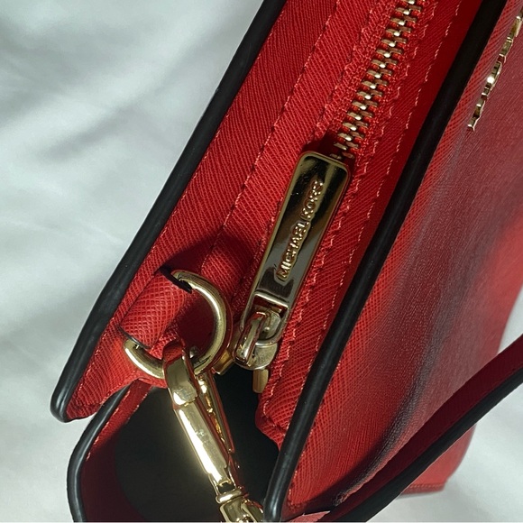 Michael Kors Small Leather Bag (Great Condition) - Picture 4 of 6